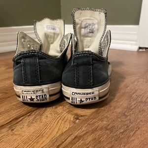 Women’s size 8.5 black Converse chuck pet friendly home